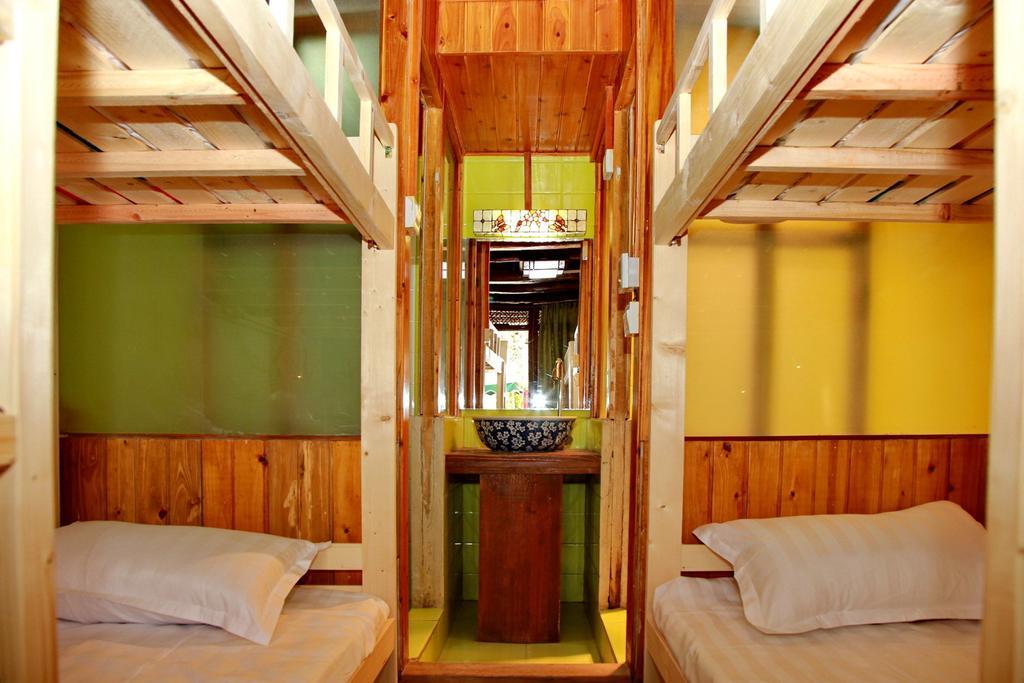 Runtong International Youth Hostel Лиджанг Стая снимка