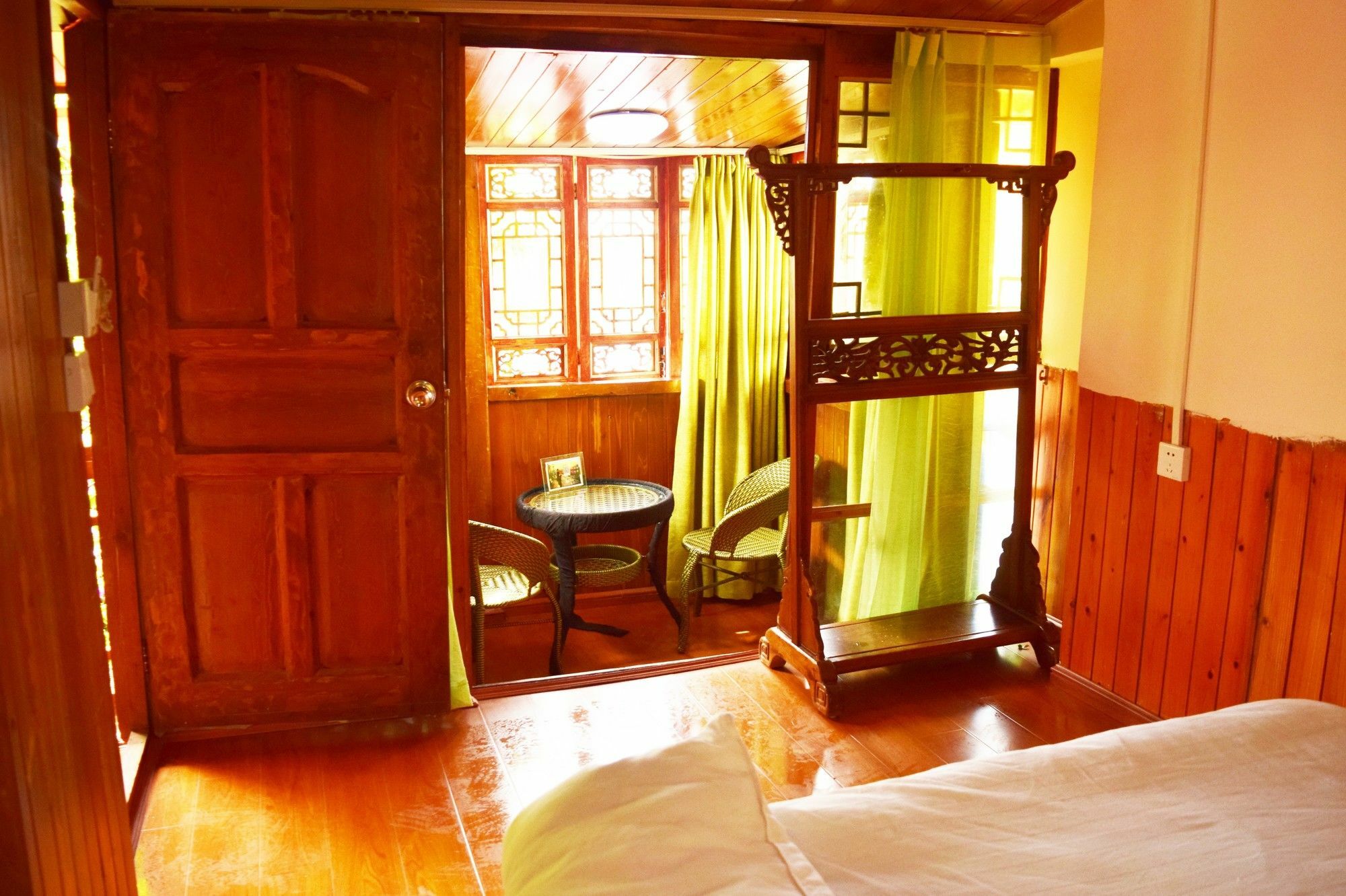 Runtong International Youth Hostel Лиджанг Екстериор снимка